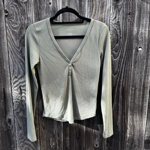 American Eagle Green Long Sleeve V Neck Henley Size Medium Purple